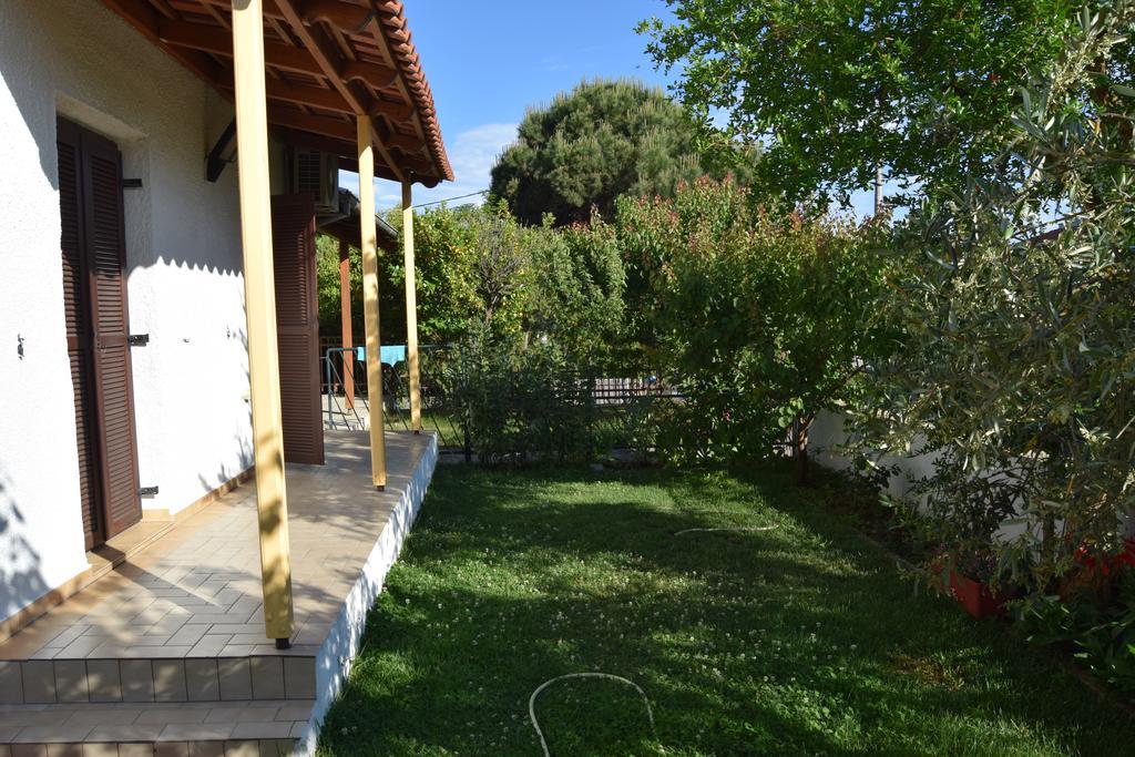 Beautiful Home By The Sea PalaiónTsiflíkion Exterior foto
